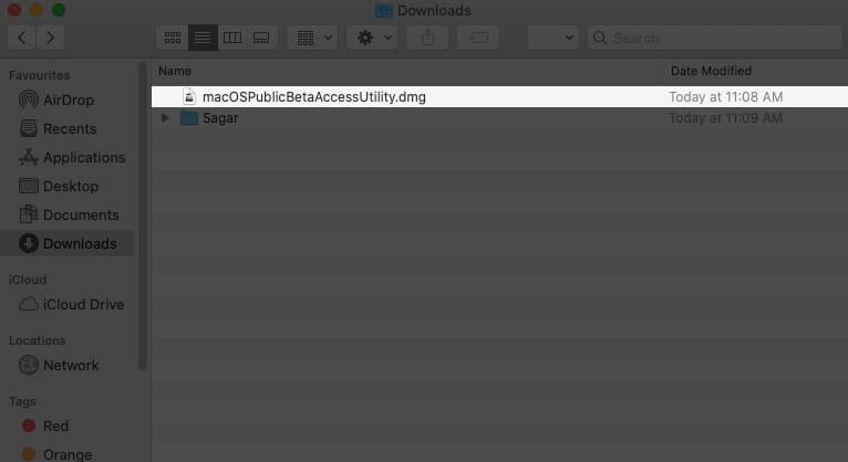 Öffnen Sie den Download-Ordner und doppelklicken Sie auf die Datei macOSPublicBetaAccessUtility.