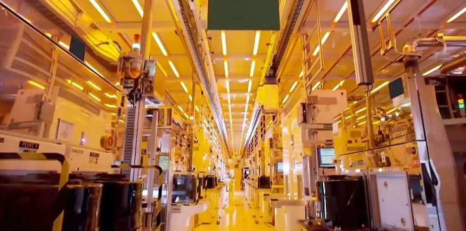 Intel Fab 42-El director ejecutivo de Intel dice chip la escasez continuará durante este año