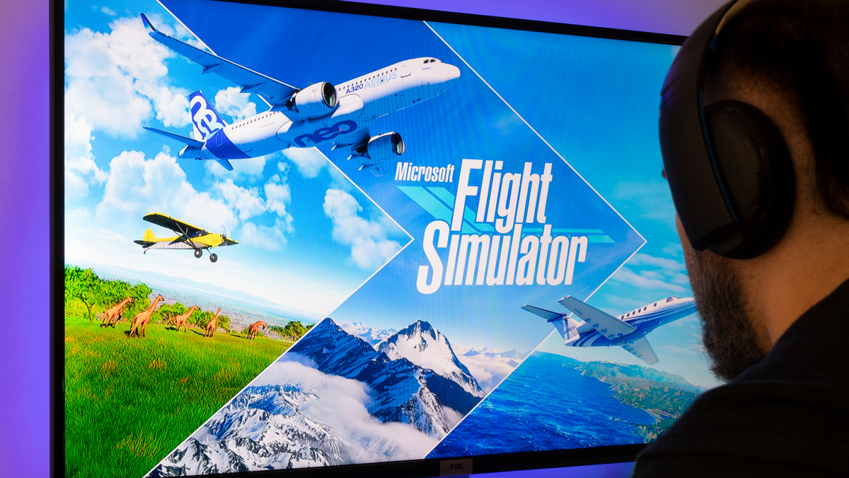 Microsoft Flight Simulatoria pelaava henkilö