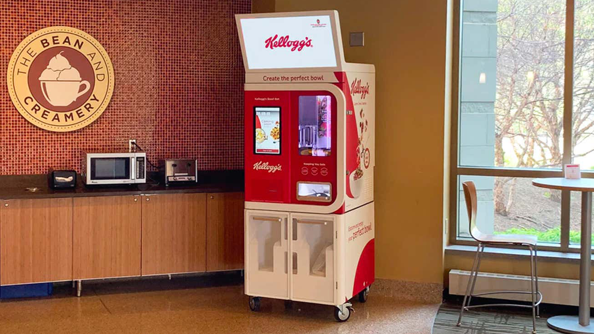 Le robot Kellogg's Bowl dans une cafétéria