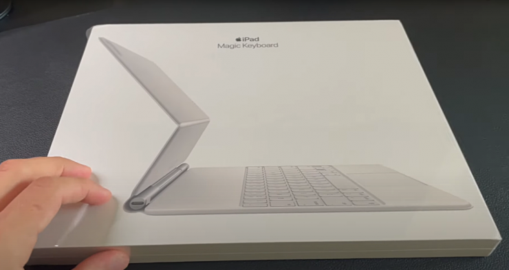 Première vidéo de déballage du Magic Keyboard blanche surfaces en ligne