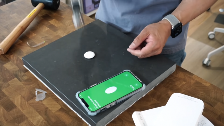Apple AirTag survit au test de marteau