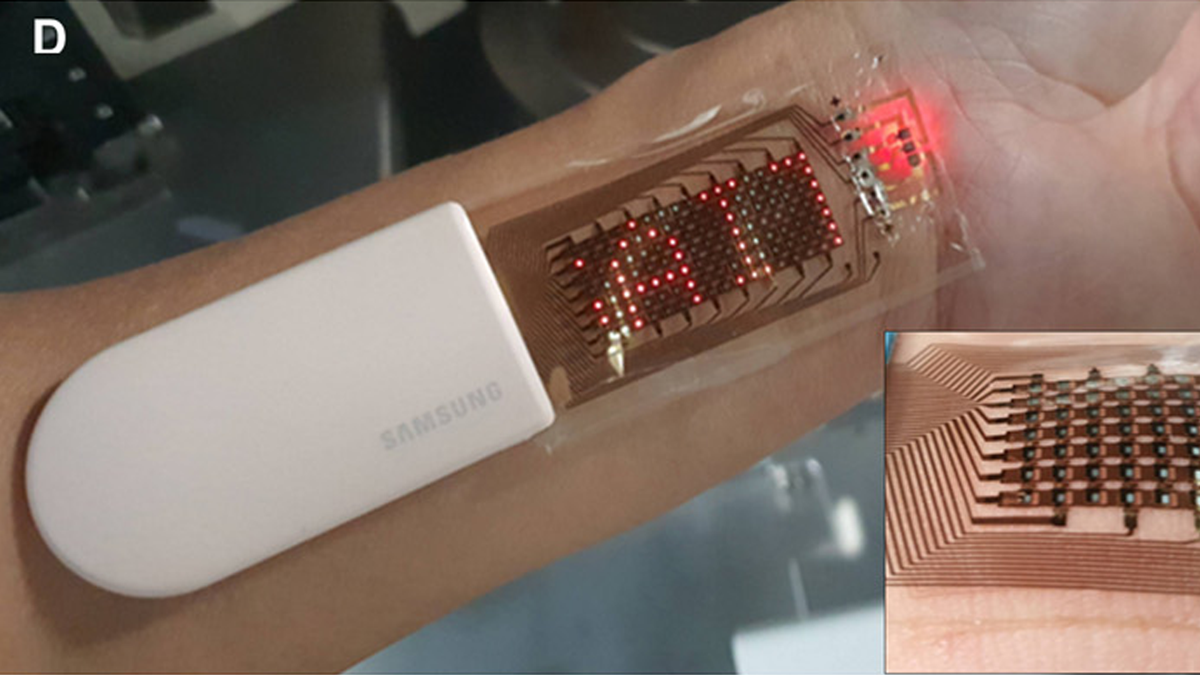 Le prototype d'écran OLED extensible de Samsung utilisé comme moniteur de fréquence cardiaque