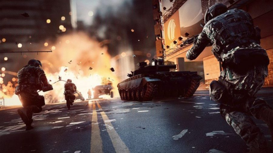 Une explosion alors que des chars avançaient dans une rue de Battlefield 4