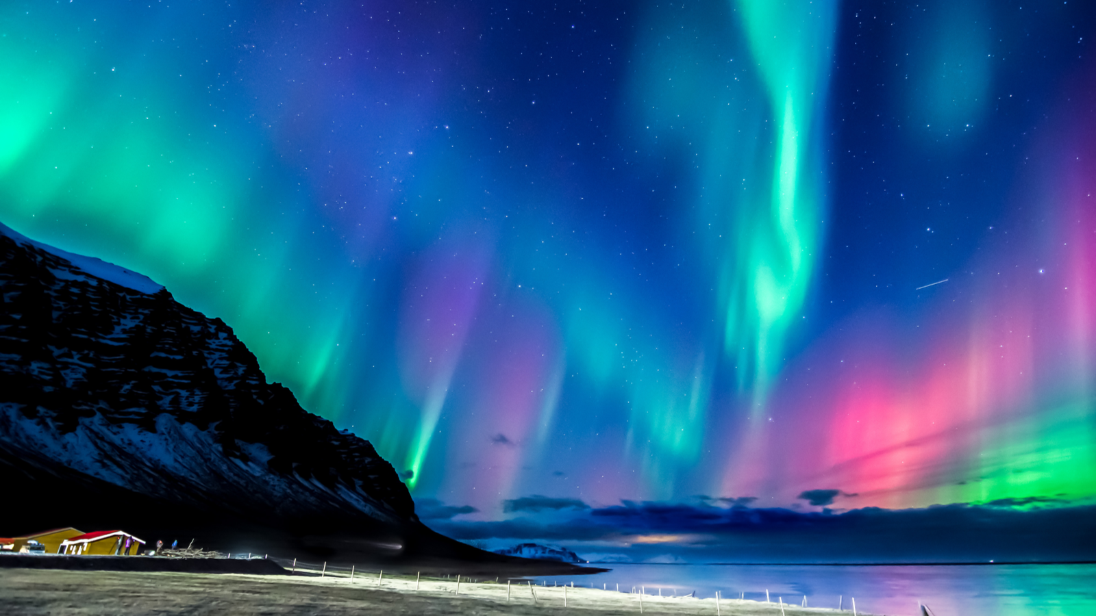 Aurores boréales colorées en Islande