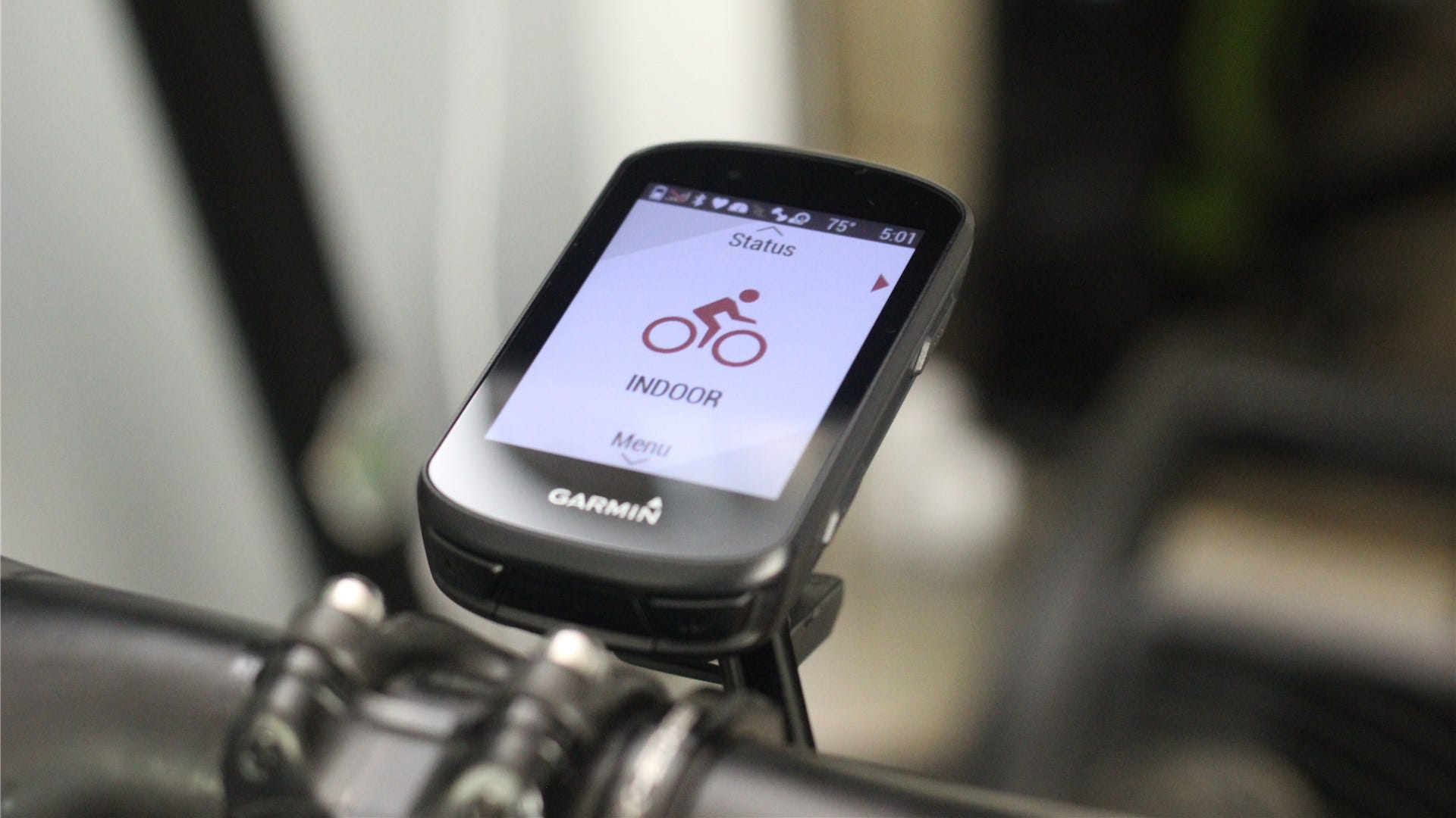 Le Garmin Edge 530 sur un support de vélo extérieur