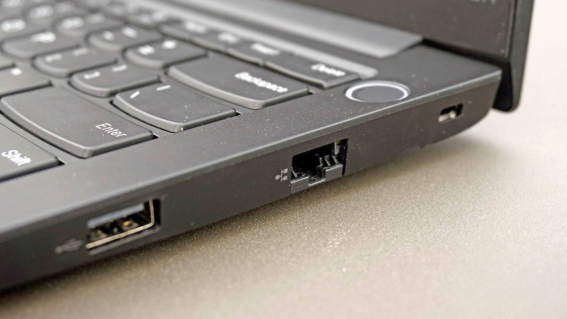 ThinkPad E14 ports du côté droit