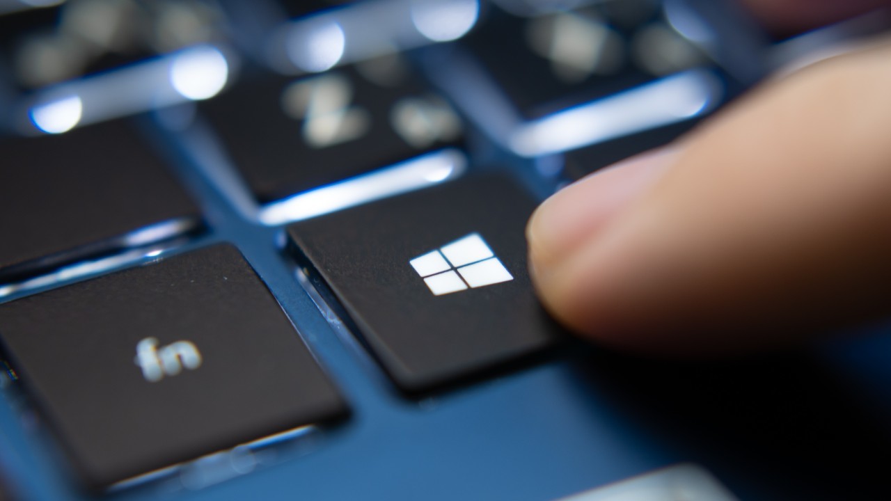 Comment masquer la barre des tâches de Windows 11 FR Atsit
