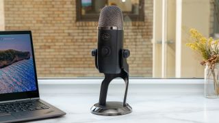 Mikrofon terbaik untuk bermain game, streaming, dan podcasting: Blue Yeti X
