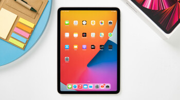 Siswa mendapatkan AirPod generasi kedua gratis s dengan pembelian iPad Pro (2021) atau iPad Air (2020) selama promo