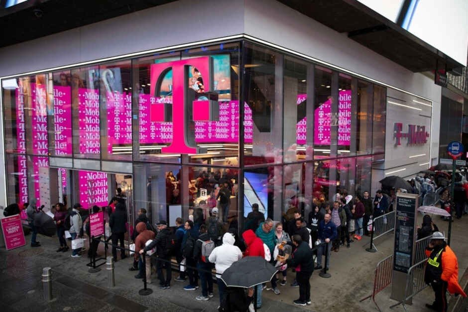 T-Mobile terus memanfaatkan spektrum mid-band yang diperolehnya dari Sprint-T-Mobile terus menggunakan spektrum 2.5GHz Sprint untuk jaringan 5G tiga lapisnya