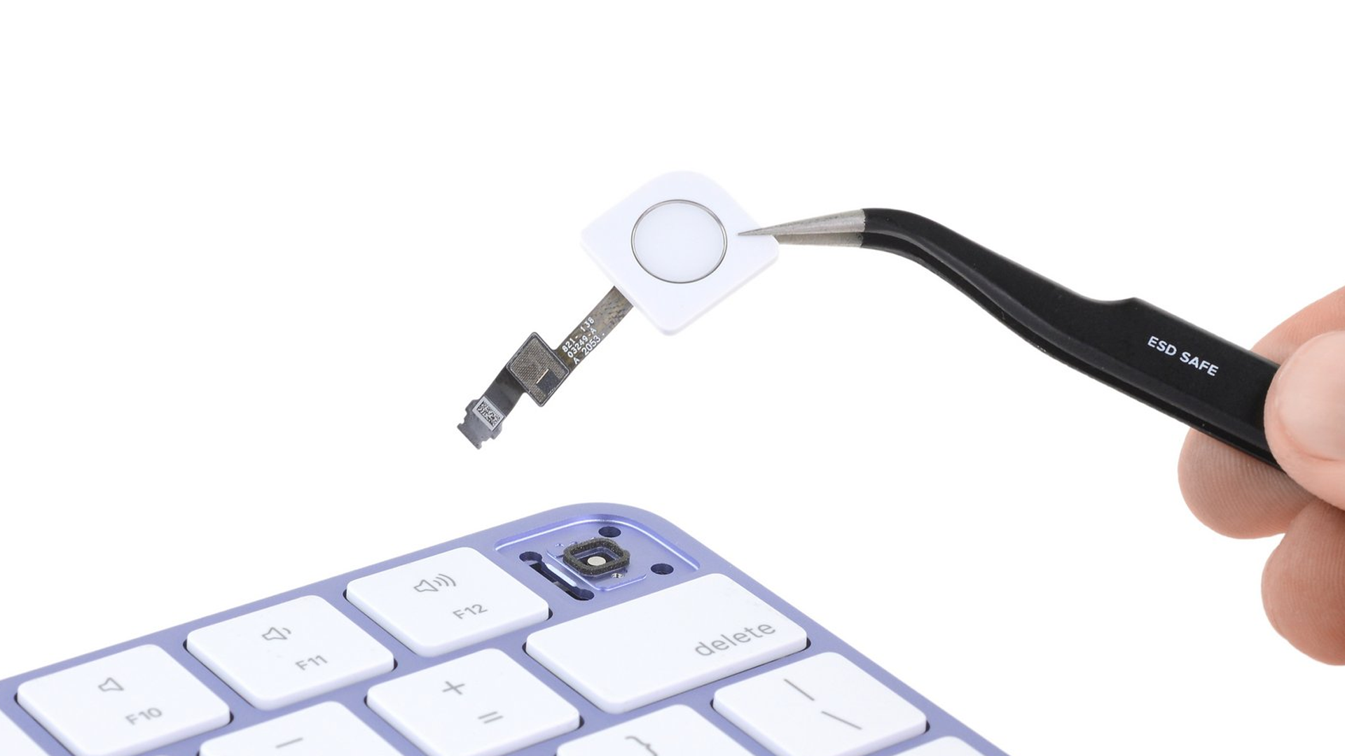 Il sensore Magic Keyboard Touch ID dell'iMac M1.