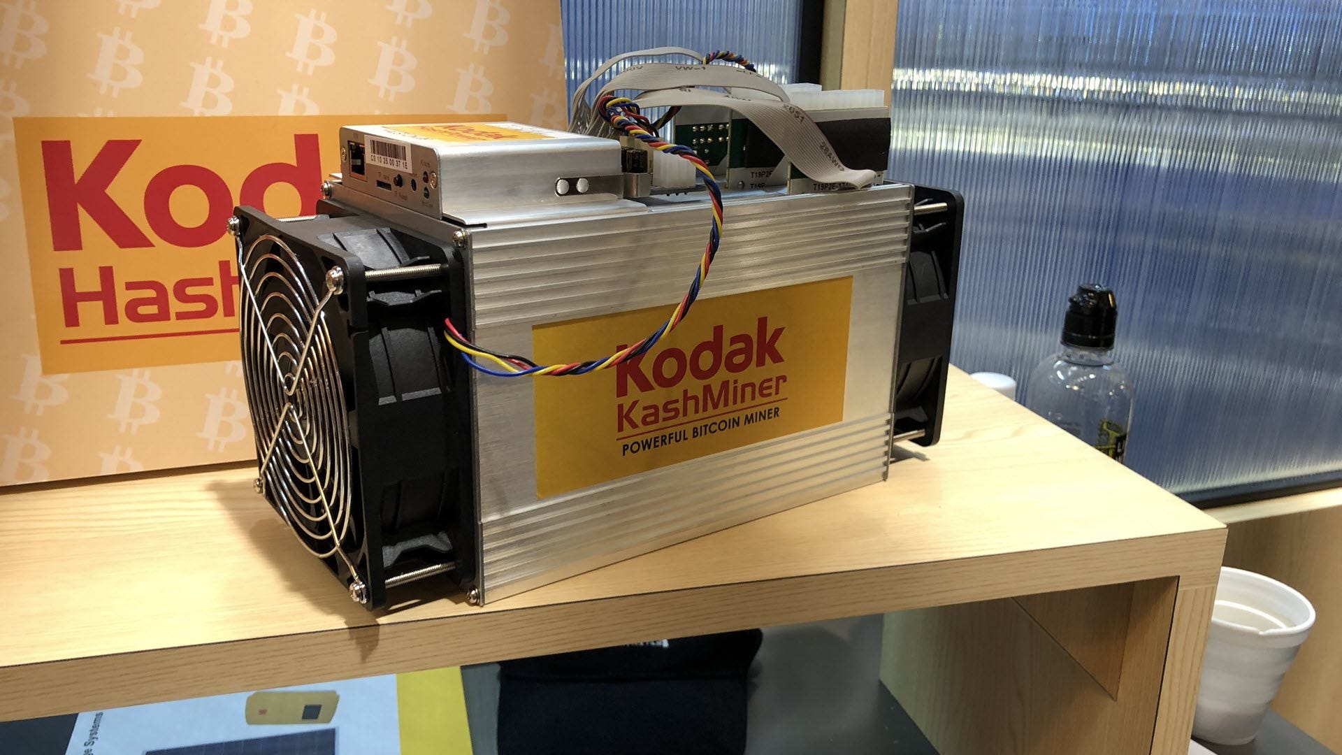 Un computer per il mining di criptovalute Kodak KashMinder, visto al CES 2018