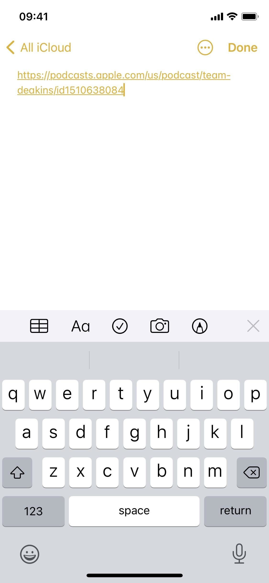 Riproduzione automatica di nuovi episodi di podcast sull'iPhone quando si collegano le cuffie, si inizia un viaggio, si tocca un tag NFC e altro