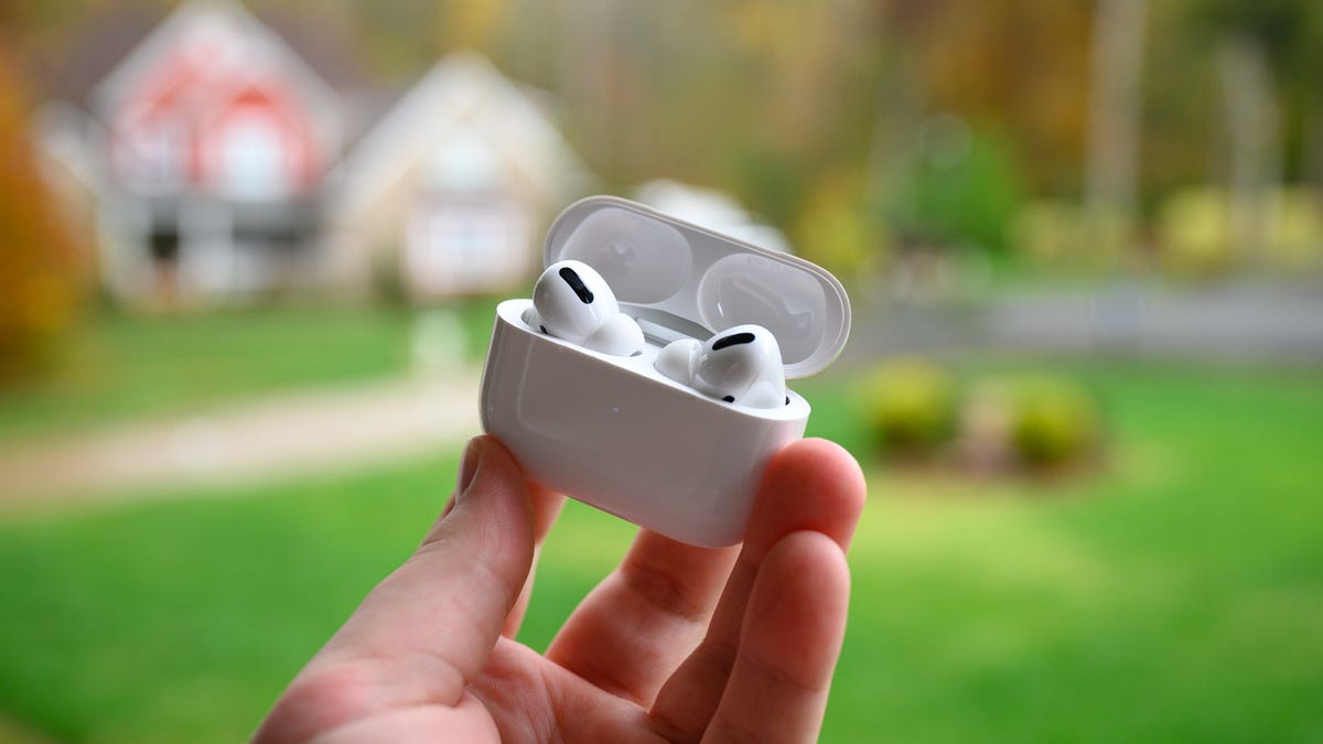 Custodia di ricarica Apple AirPods Pro aperta