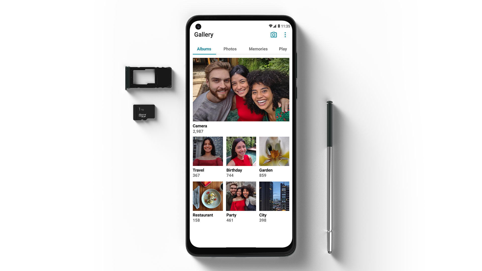Il Moto G Stylus 5G con il suo vassoio SIM/microSD rimovibile.