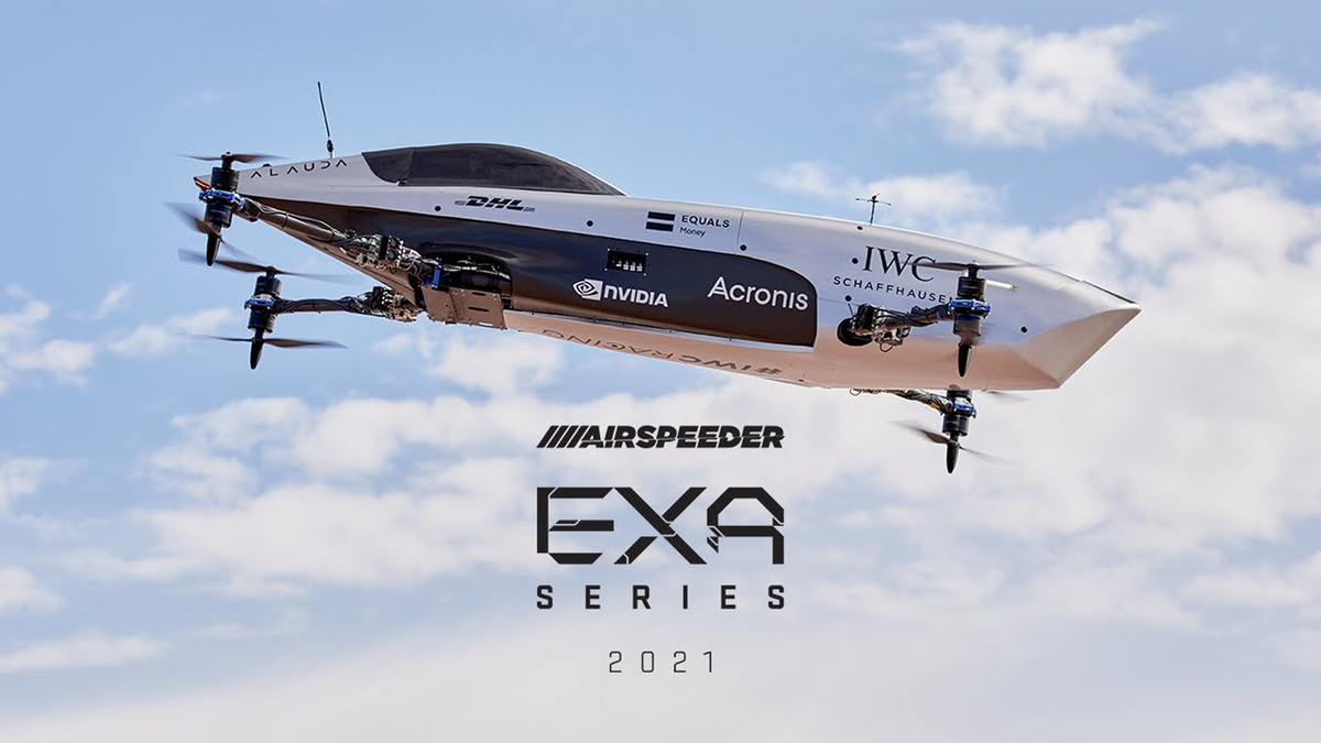 L'Airspeeder EXA che vola nel cielo.