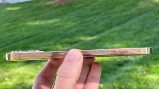 Lato recensione iPhone 12 Pro Max