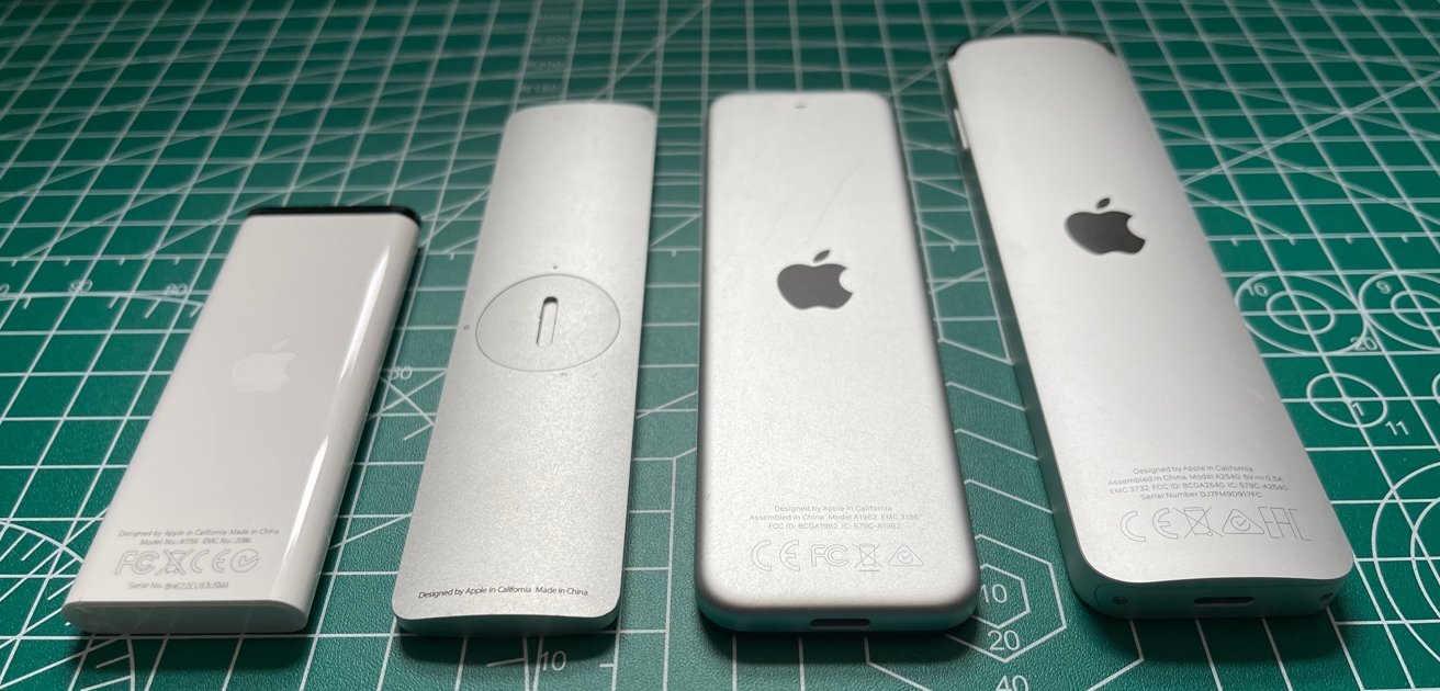 最初の Apple Remote はベースにポップアウト バッテリー トレイがあり、2 番目の Apple Remote にはコインでロック解除できるバッテリー ドアがありました。両方の Siriリモコンには、Lightning を介して充電される固定式バッテリーがあります。