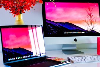 Macbookオンデスク