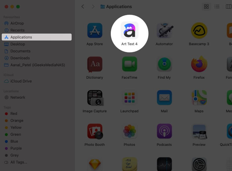 アプリケーションフォルダをサイドバーから選択し、アプリをMacのビンにドラッグ