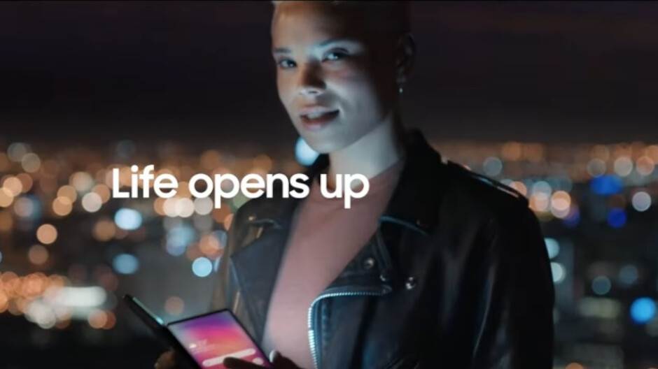 Samsung Tvの新しい広告は Galaxy Z Fold 3 Ja Atsit