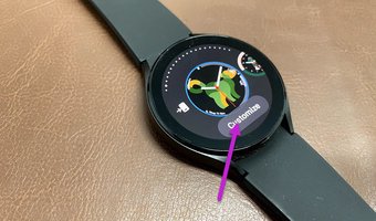 Samsung Galaxy Watch4でウォッチフェイスをカスタマイズする方法 - JA Atsit