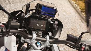 Appleとbmwは Iphoneをバイクに接続できるかどうかについて意見が分かれています Ja Atsit