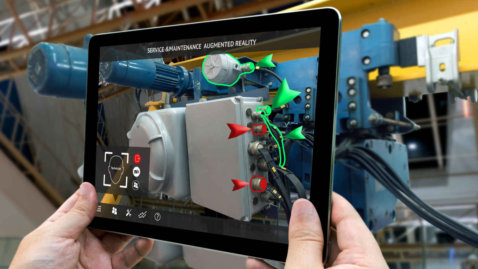 Handhoudtablet met augmented reality-app open voor service-en onderhoudsapp voor technicus voor fabrieksreparatie