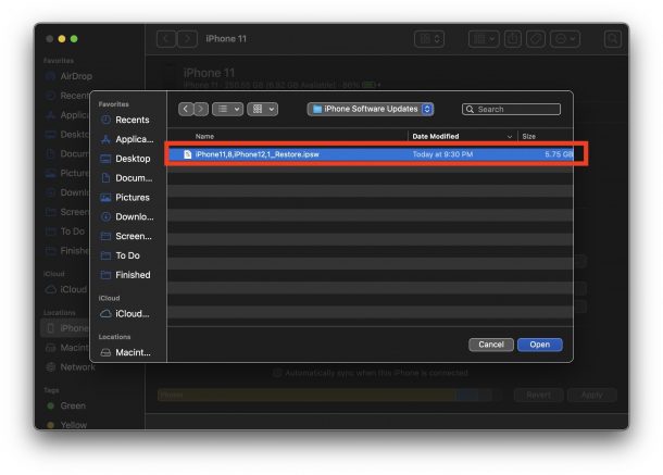 Downgrade iOS 15 door iOS 14 IPSW te selecteren