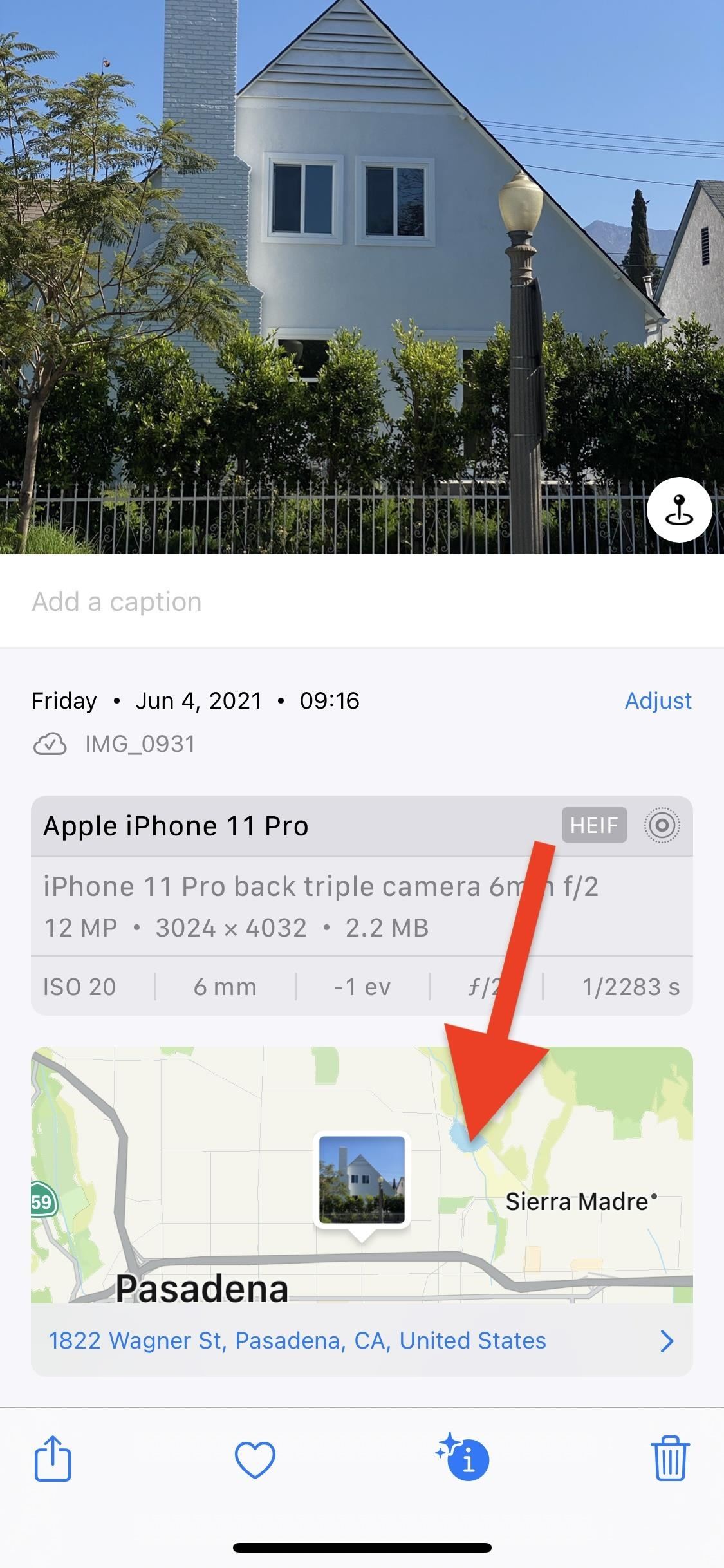 iOS 15 maakt het Het is heel eenvoudig om de locatie en datum/tijd voor elke foto of video te wijzigen