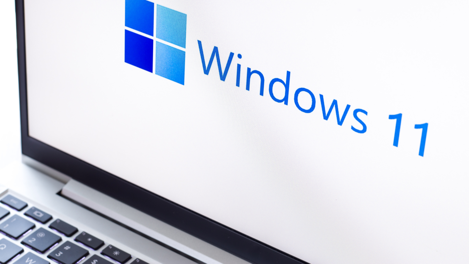 Close-up van Windows 11-logo op een laptop