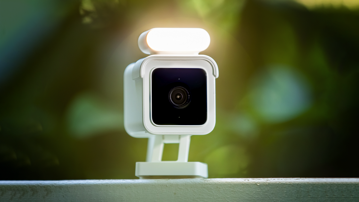 De Wyze Cam Spotlight, een beveiliging voor binnen en buiten camera met een bewegingsgevoelige spotlight.