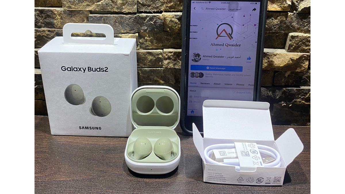 De eerste persoonlijke afbeeldingen van de Galaxy Buds 2 gemaakt door Ahmed Qwaider.