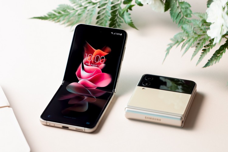Samsung Galaxy Z Flip 3 met 1,9-inch coverdisplay, IPX8 ...