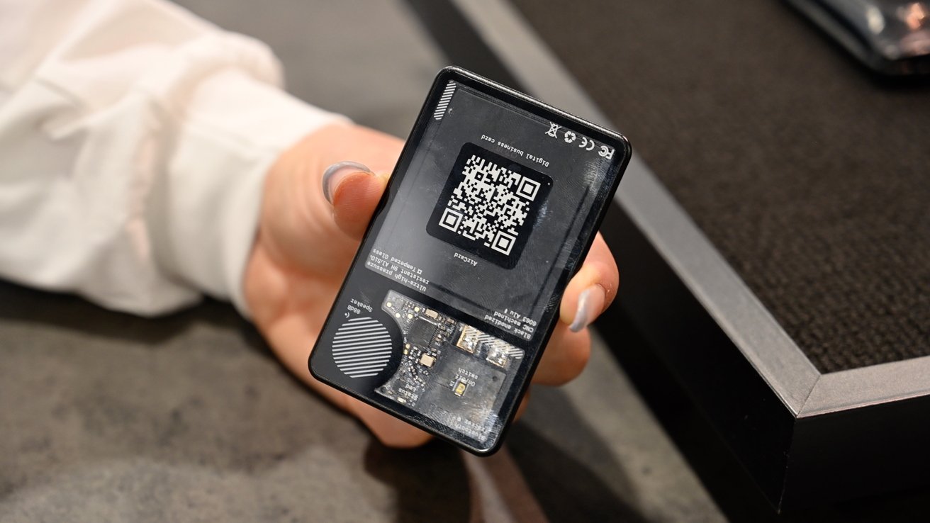 Rolling Square AirCard & AirCard E met Find MyHands on NL Atsit