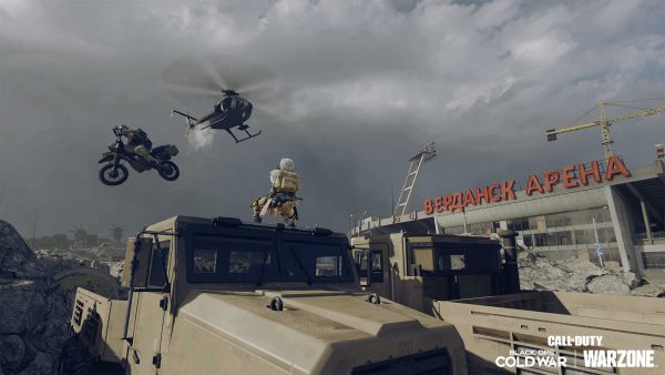 Call of Duty Warzone i Black Ops Cold War Season 4 dirt bike” width=