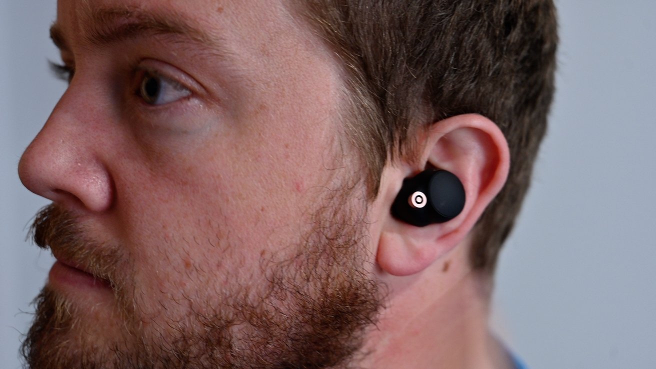 Noszenie Sony XM4