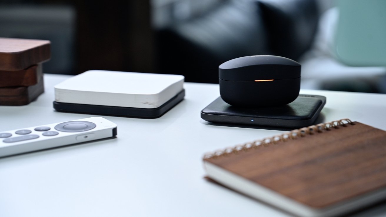 Bezprzewodowe ładowanie etui Sony XM4