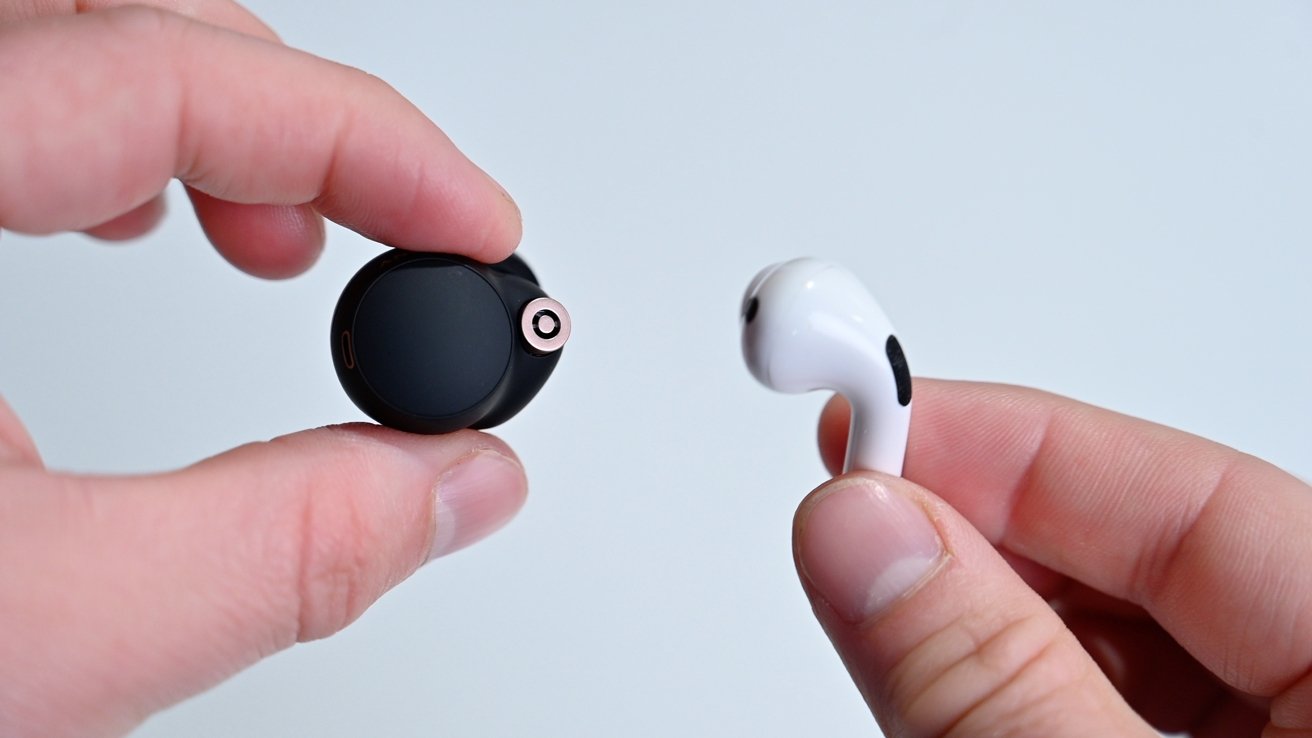 Sony WF-1000-XM4 (po lewej) kontra Apple AirPods Pro (po prawej)