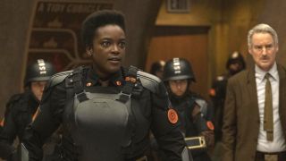 Postacie z serialu Loki — Hunter B-15 (grany przez Wunmi Mosaku)