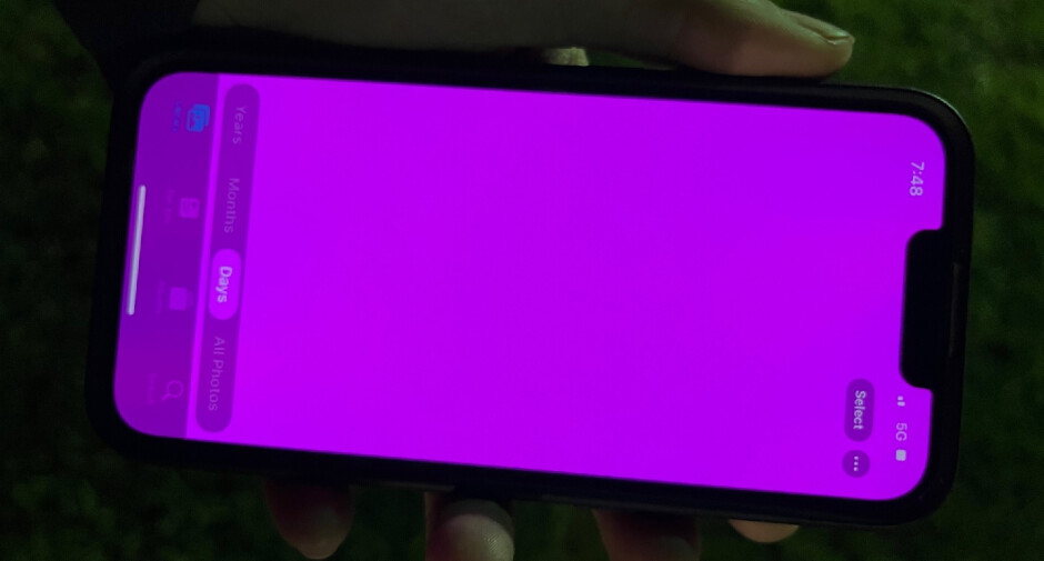Purple iphone 13 The screen