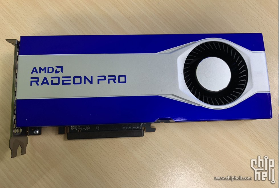 กราฟิกการ์ด AMD Radeon Pro ที่มี GPU Navi 21 ขนาดใหญ่และรูปภาพหน่วยความจำ GDDR6 ขนาด 16 GB