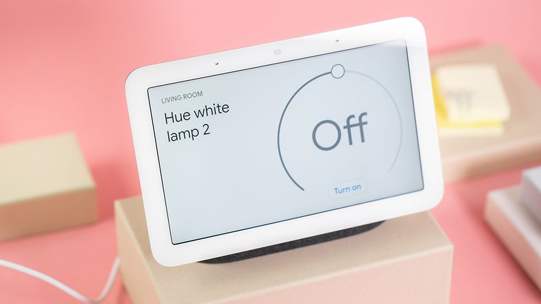 NextPit Google Nest Hub ควบคุมไฟ