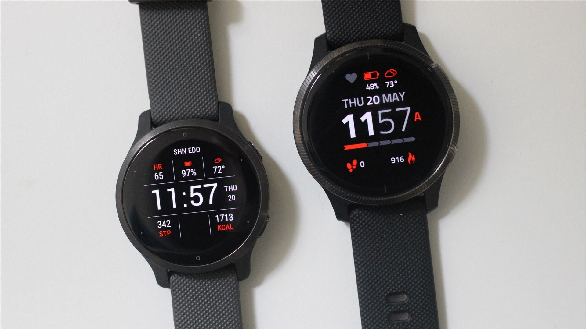 Garmin Venu 2S ถัดจาก Garmin Venu