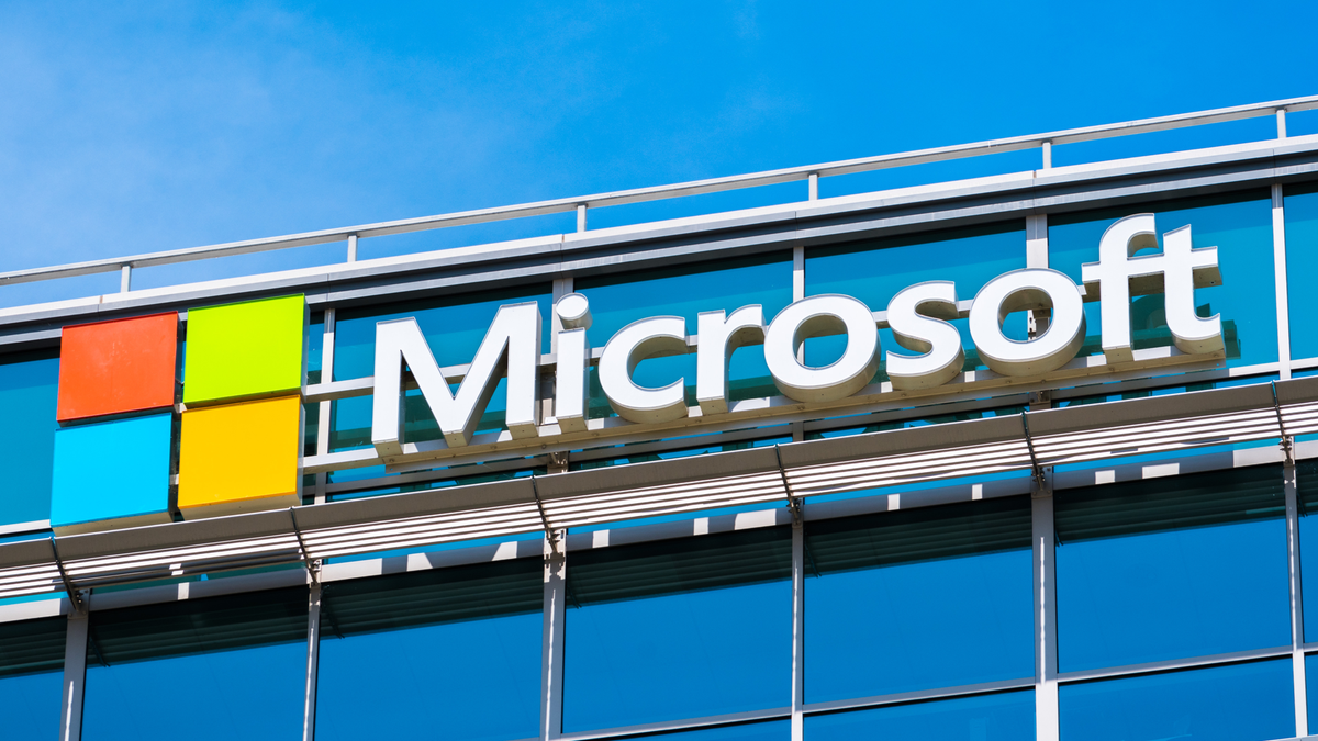 โลโก้ Microsoft ที่อาคารสำนักงานของบริษัทที่ตั้งอยู่ใน Silicon Valley ใต้บริเวณอ่าวซานฟรานซิสโก