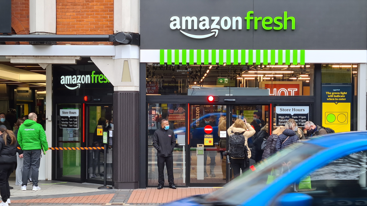 ร้าน Amazon Fresh ในลอนดอนตะวันตก