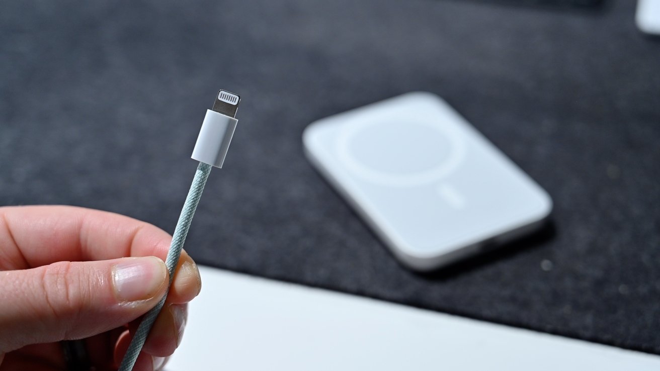 Apple's MagSafe Battery Pack มี Lightning สำหรับอินพุต ไม่มี Qi หรือ MagSafe