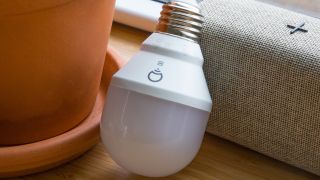 อุปกรณ์สมาร์ทโฮมราคาถูกที่ดีที่สุด: Lifx Mini