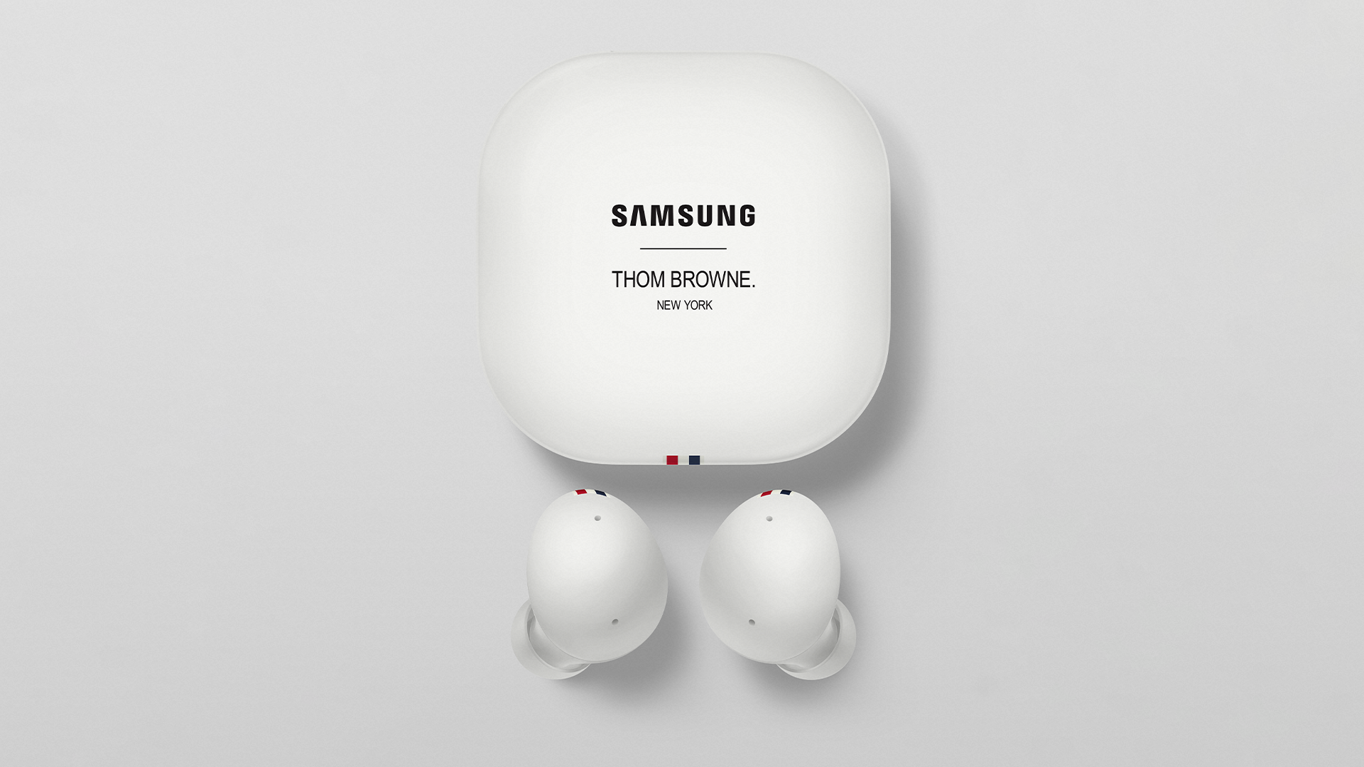 รุ่น Thom Browne Galaxy Buds2